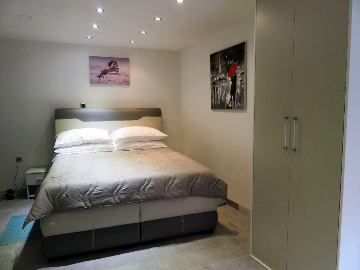 Apartament Cres Luaran gambar