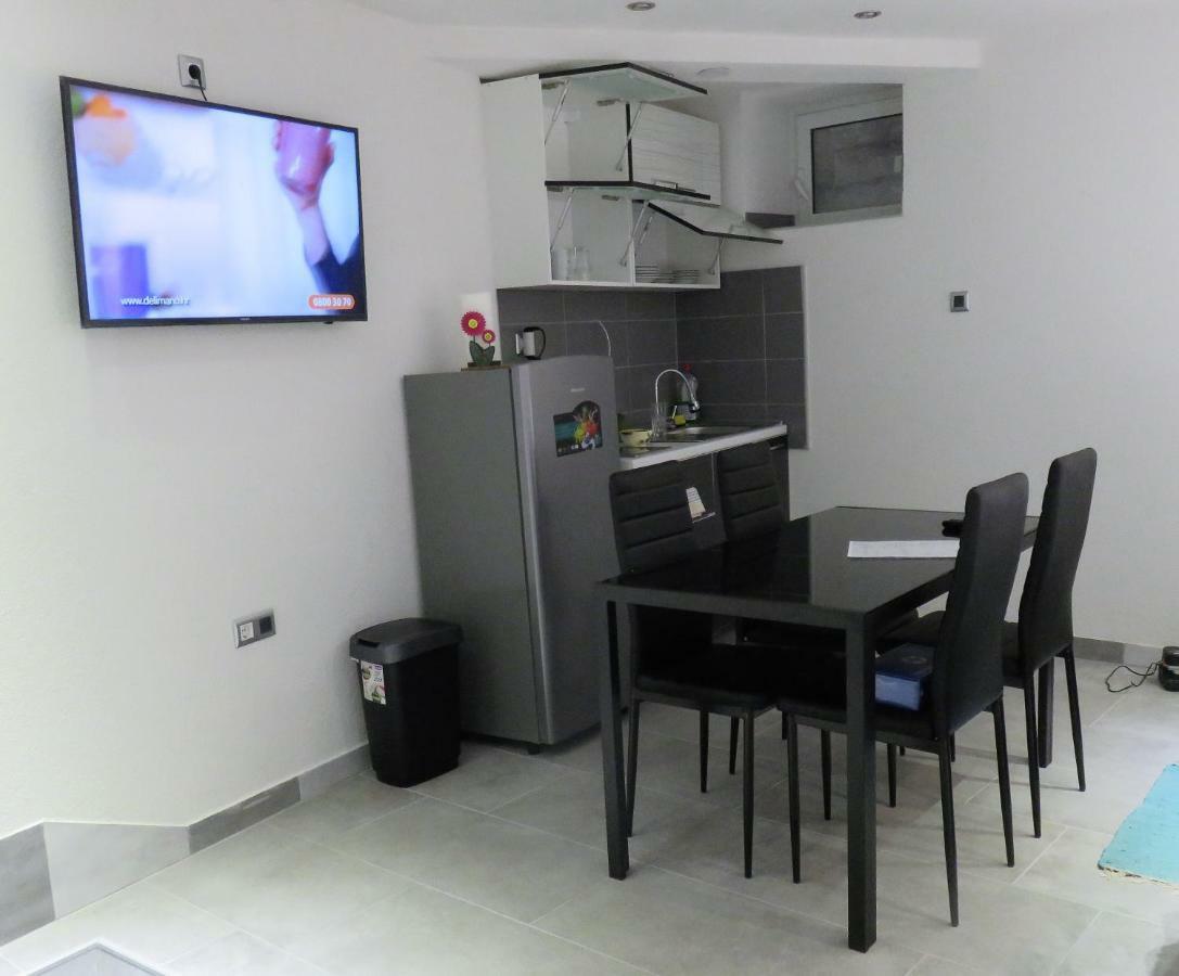 Apartament Cres Luaran gambar