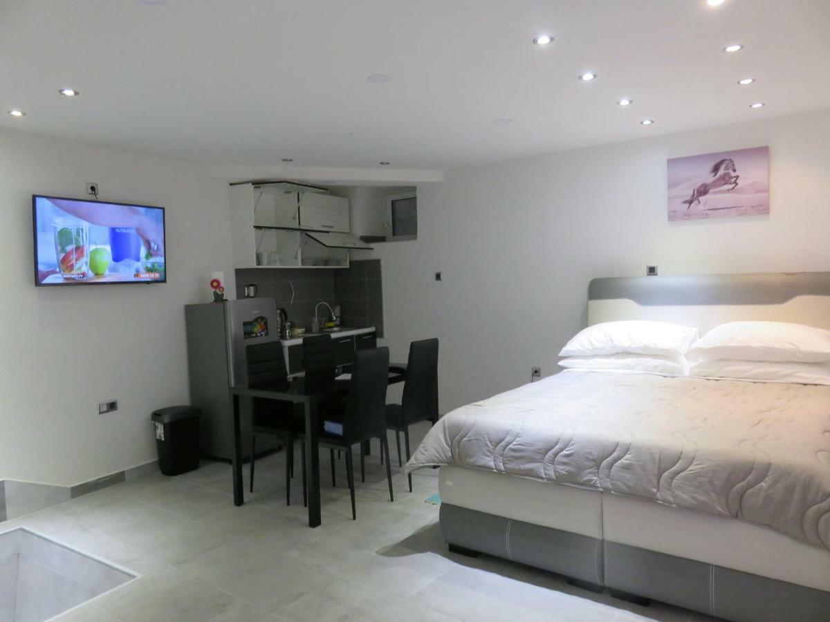 Apartament Cres Luaran gambar