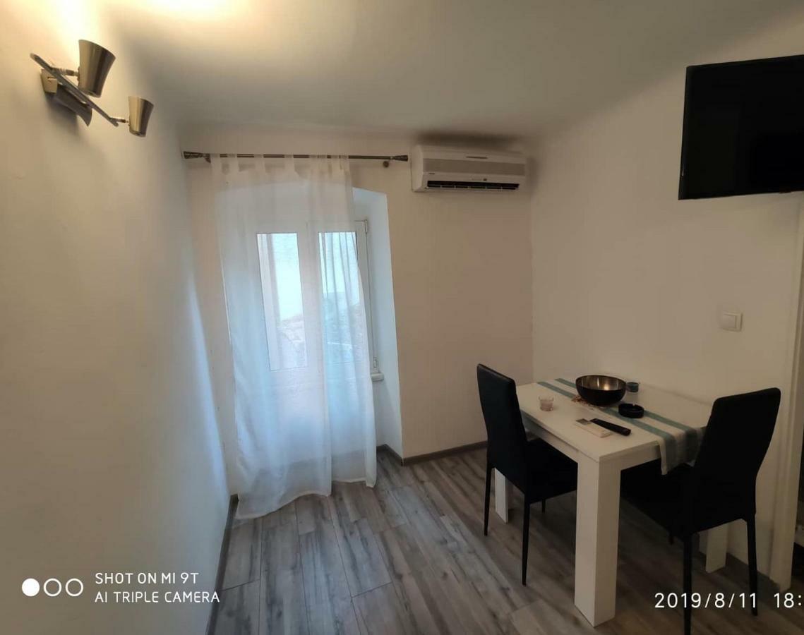 Apartament Cres Luaran gambar